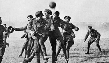 La «Tregua di Natale»: quando il calcio ha fermato le bombe e la Prima Guerra Mondiale