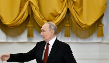 Putin fa gli auguri a Trump. «Ma dirà di no al nuovo piano di pace sull'Ucraina. E tiene aperto il negoziato solo per un gioco tattico»
