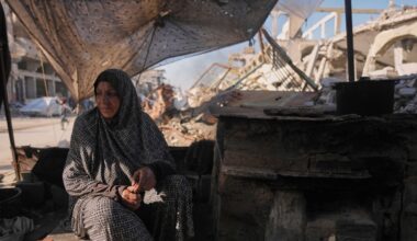 Gaza, le notizie sulla tregua Israele-Hamas in diretta | Indagine su soldato israeliano che investe musulmano mentre prega. Idf: ucciso un capo della forza Quds in Libano. Ipotesi Davos per riunione Consiglio pace Gazadi Redazione Online