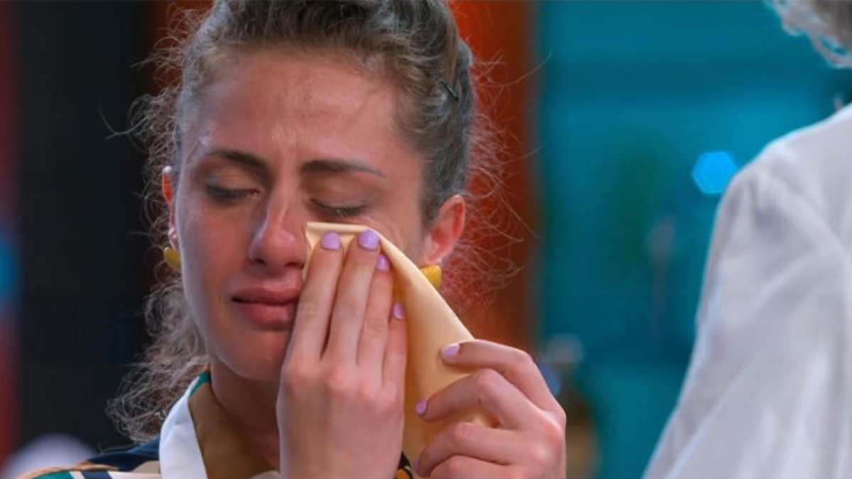 A MasterChef Italia tre grandi famiglie dell'alta ristorazione italiana. Locatelli deluso per «uno dei piatti peggiori di sempre». Due le eliminazioni