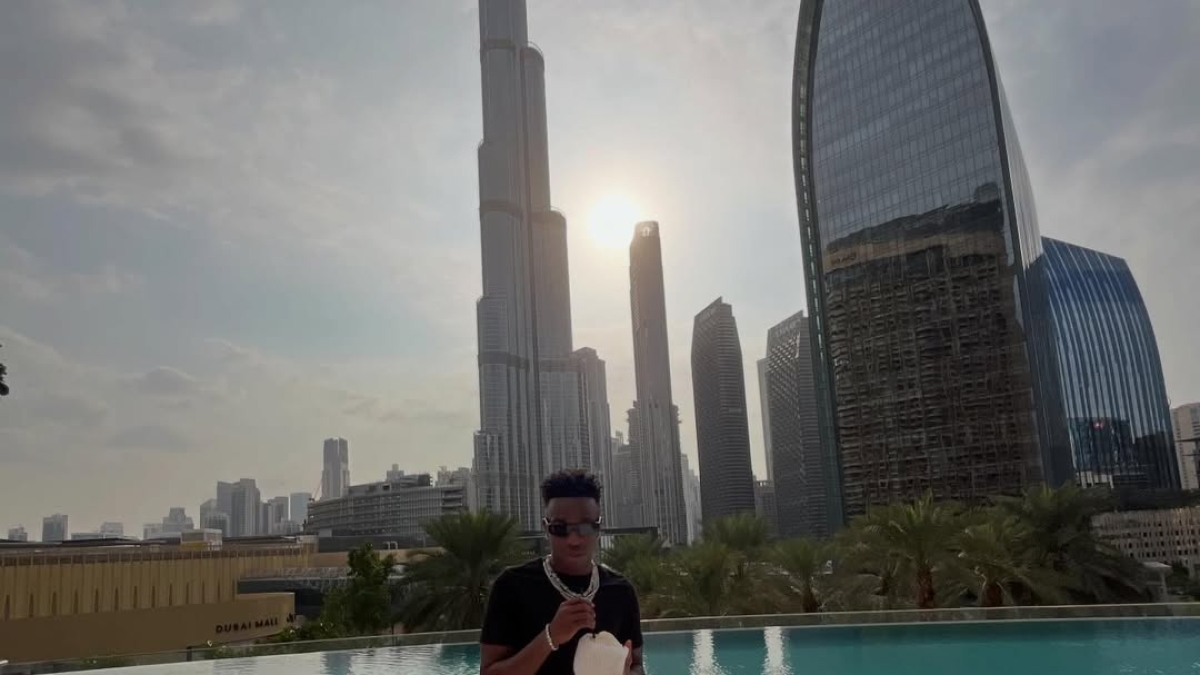 Come i calciatori festeggiavano il Natale negli anni '80 e '90: Scirea travestito, Platini che mangia gli spaghetti, il ballo di Maradona