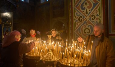 Ucraina - Russia, le notizie sulla guerra in diretta | Zelensky: «Usa offrono garanzie di sicurezza per 15 anni». Allarme aereo in tutta l'Ucraina, forti esplosioni a Kiev