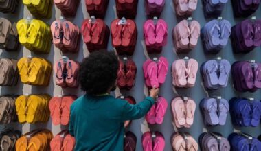 «Non usate il piede destro»: in Brasile lo spot Havaianas scatena un caso politico