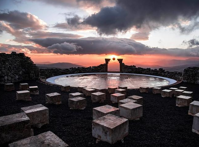 Morto Lorenzo Reina, l'artista pastore che costruì il Teatro Andromeda ad Agrigento. Trovato dal figlio