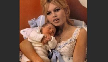 Bardot e quel figlio mai amato: l'attrice definì Nicolas Charrier «un tumore. Avrei preferito partorire un cagnolino»