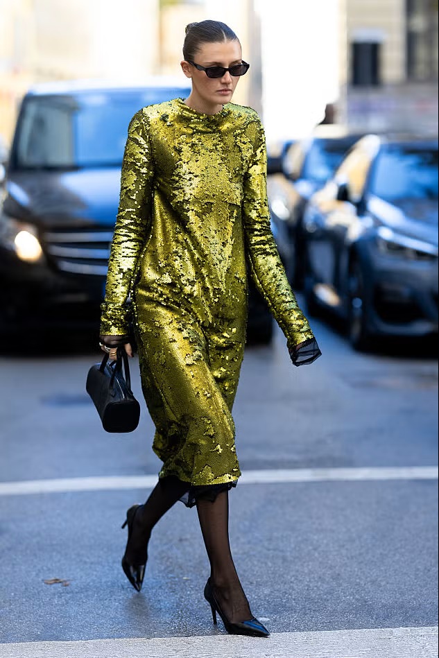 Capodanno, i vestiti per brillare: i modi per indossare le paillettes, dai look casual a quelli da cocktail in grande stile