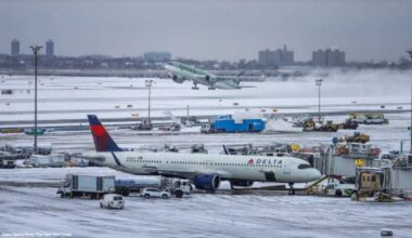 Con gli sci a Central Park: a New York la nevicata più abbondante dal 2022. Cancellati o rinviati migliaia di voli