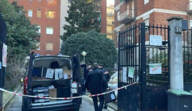Milano, giovane donna trovata morta in un cortile in via Paruta. Semi svestita, senza documenti con ecchimosi su viso e collo: è giallo