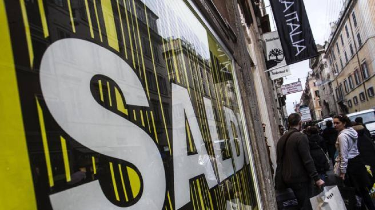 Saldi in Piemonte, al via dal 3 gennaio 2026. Ma le vendite sottocosto sono già iniziate