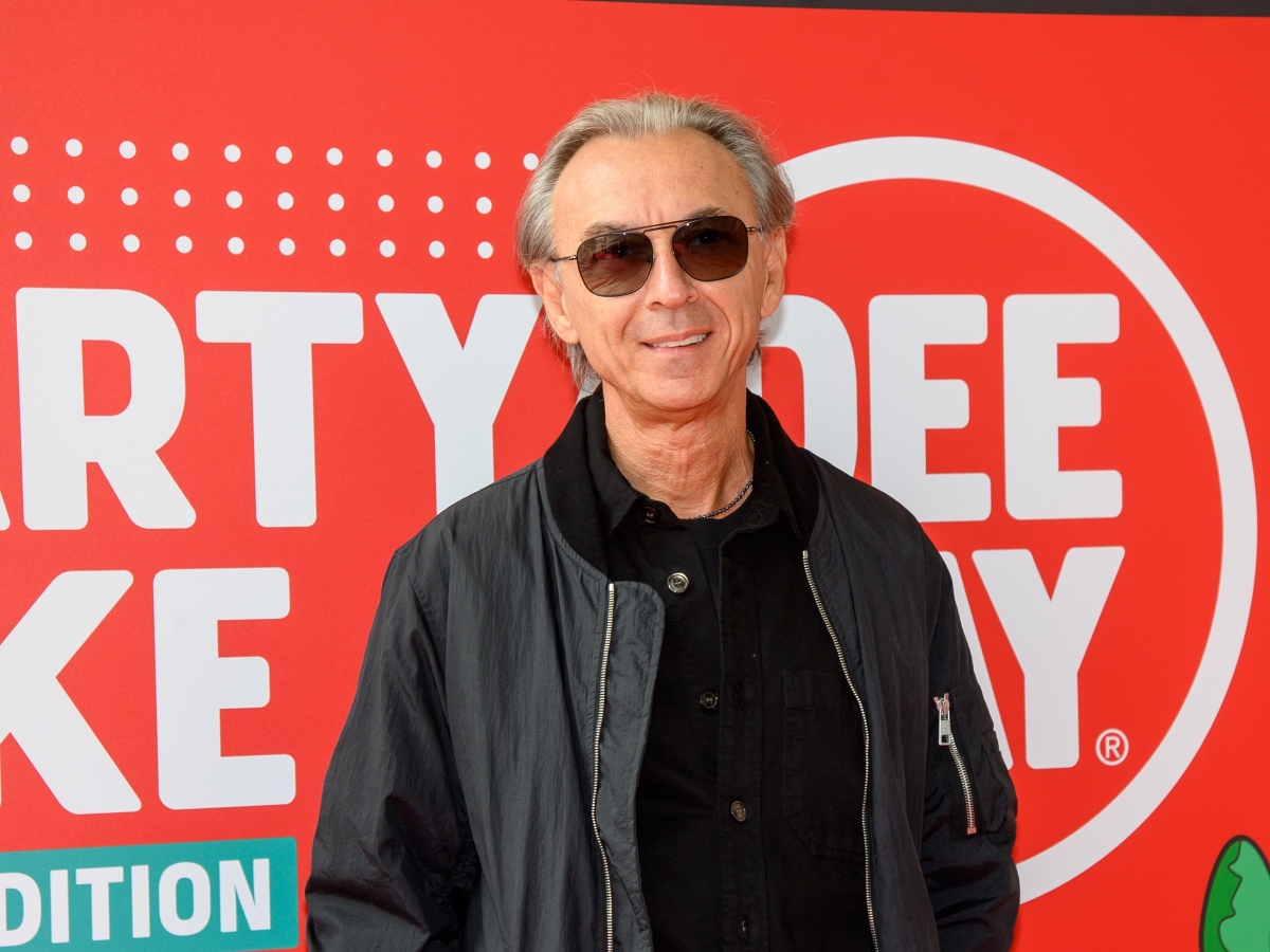 Albertino: «Non accetto di invecchiare, ma sono al top. Triste vedere i ragazzini in discoteca che filmano e non ballano»