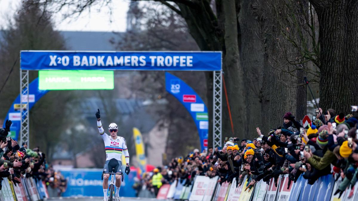 Ciclismo, Van der Poel vince gara in Belgio: 18 vittorie di fila