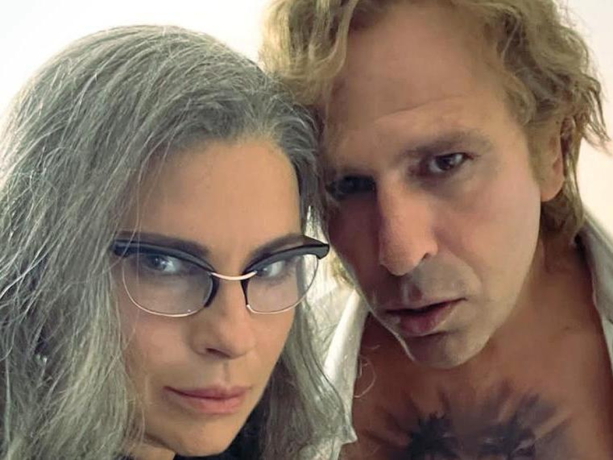 Martina Colombari, irriconoscibile nel film di Zalone: «Questo ruolo mi ha fatto pensare a mio figlio Achille. Come Linda, anche io mi trucco sempre meno»