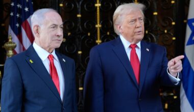 Trump: «Teheran rischia altri raid». Le lodi all'«eroe» Netanyahu e a Israele: «Rispetta la tregua»