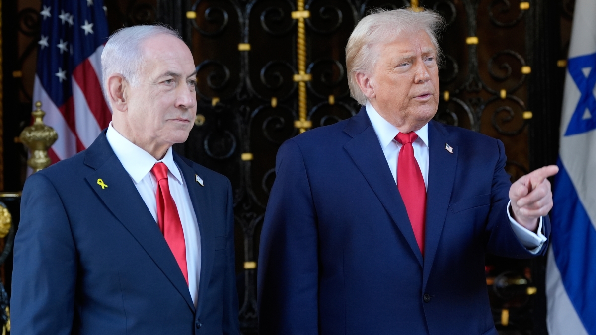 Trump: «Teheran rischia altri raid». Le lodi all'«eroe» Netanyahu e a Israele: «Rispetta la tregua»