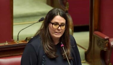 I viaggi discussi, le sfide pro Pal. L’ultimo caso su Ascari (M5S). E lei si difende: solo menzogne