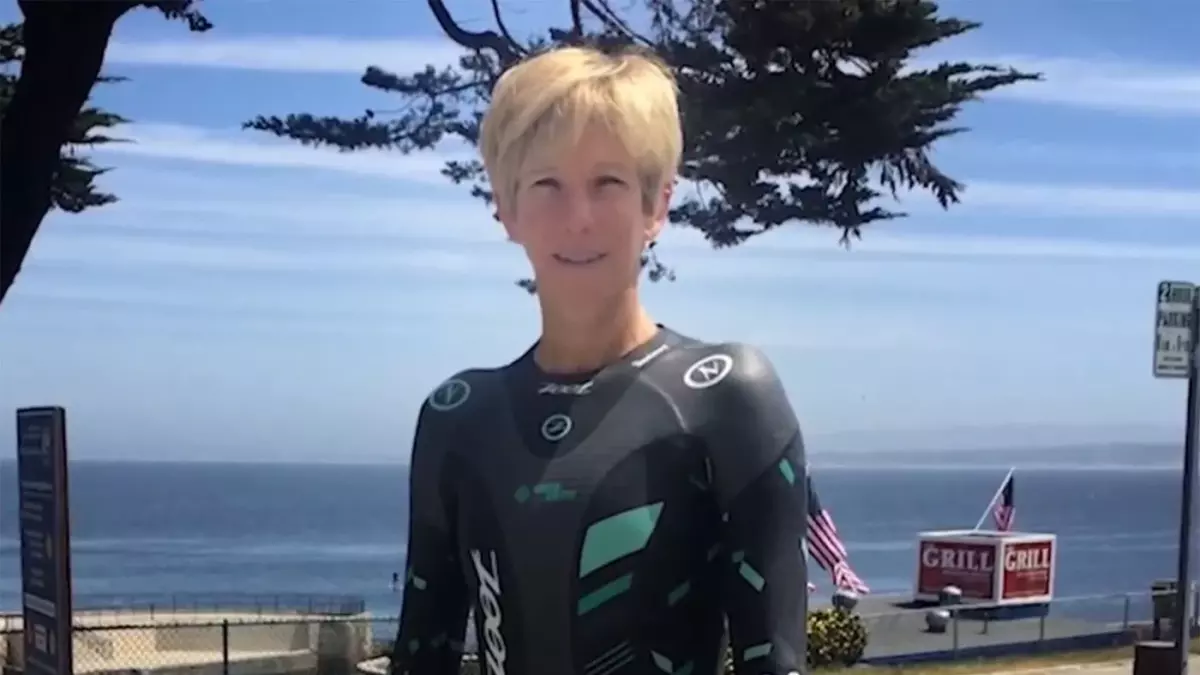 Squalo uccide triatleta in California: la storia