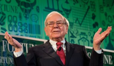 Warren Buffett, il 31 dicembre ultimo giorno di lavoro dell’«oracolo»: così ha trasformato una piccola azienda tessile in un colosso da 1.200 miliardi