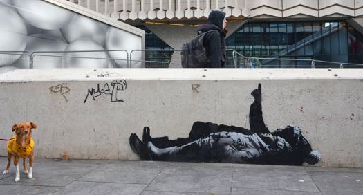 Banksy per i senzatetto: due nuovi murales a Londra denunciano il fenomeno crescente in Gran Bretagna - Corriere della Sera