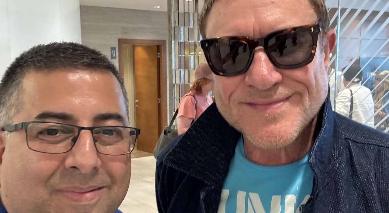 Duran Duran arrivati a Campino, Simon Le Bon si ferma con i fan. Il 15 e 16 giugno il concerto al Circo Massimo