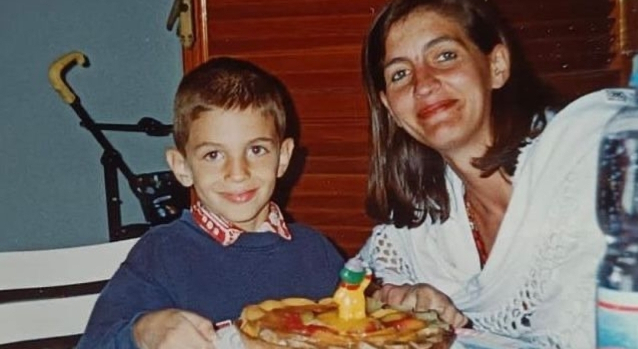 Achille Lauro compie 35 anni, la dedica alla mamma su Instagram (e intanto il concerto del 2026 all'Olimpico è sold out)