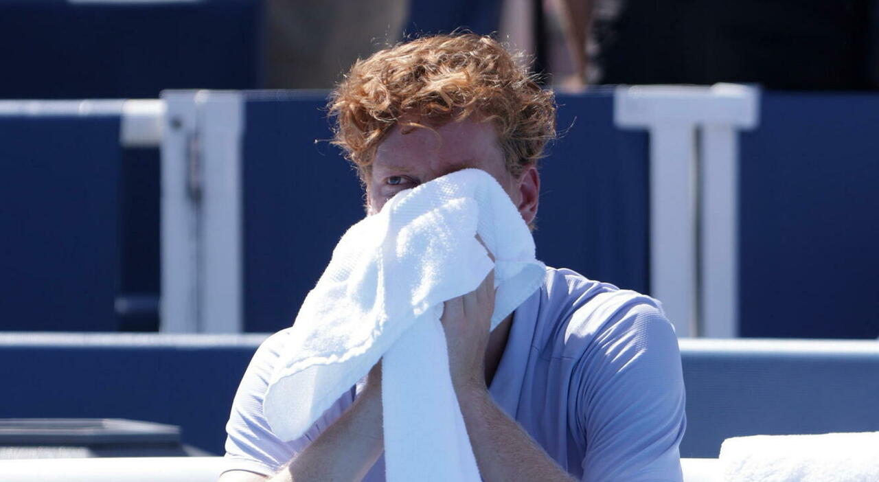 Sinner, cosa ha avuto? Ipotesi malore per il caldo contro Alcaraz: «Mi sento troppo male»