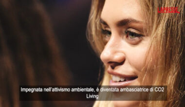 Sinner, la fidanzata Laila Hasanovic ruba gli occhi dei tifosi alle Atp Finals di Torino VIDEO