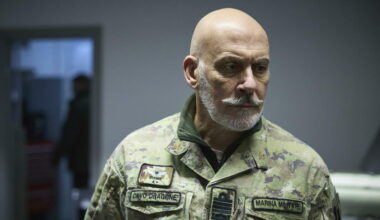 Cavo Dragone, chi è l'ammiraglio Nato e perché parla di attacchi ibridi preventivi alla Russia