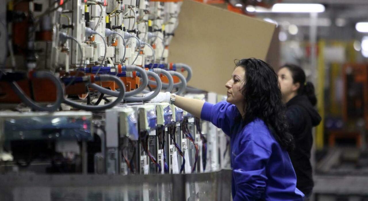 Istat, il tasso di disoccupazione a ottobre cala al 6%. Il numero occupati sale dello 0,9% in un anno