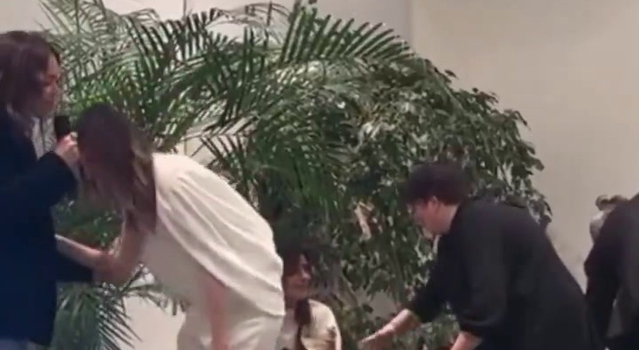 il karaoke improvvisato sui successi dei Ricchi e Poveri