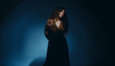 l'omaggio a una terra che ti lascia andare ma non ti lascia mai davvero