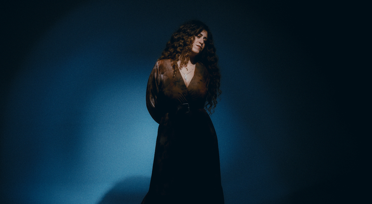 l'omaggio a una terra che ti lascia andare ma non ti lascia mai davvero