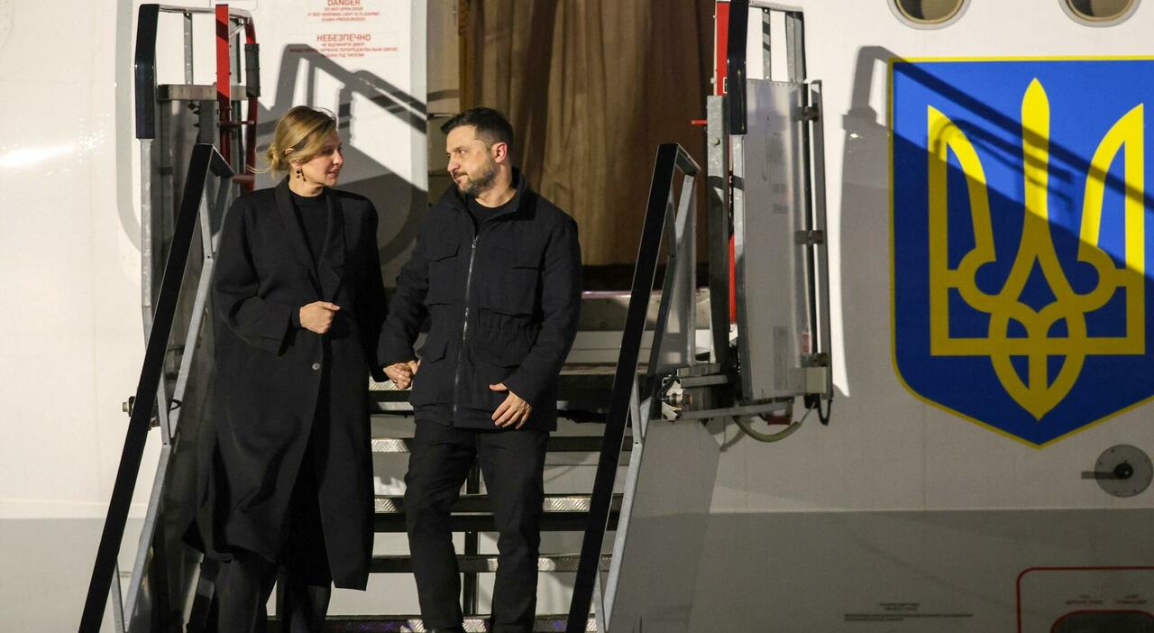 Droni militari sorvolano l'aereo di Zelensky a Dublino, scatta l'allarme sicurezza in Irlanda: violata la no-fly zone