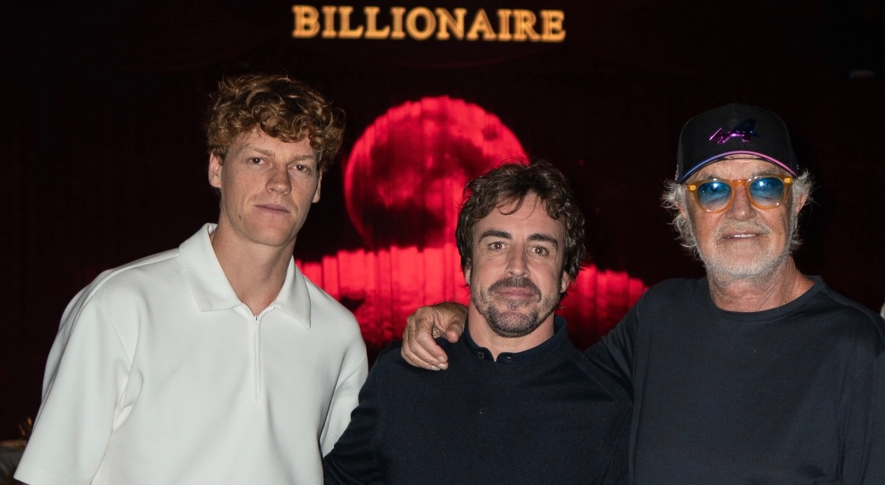 Sinner dalle Maldive a Dubai, il party al Billionaire con Flavio Briatore e la fidanzata Laila Hasanovic