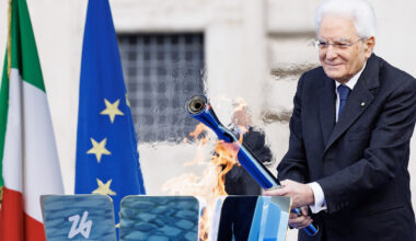 Olimpiadi, cerimonia del braciere. Mattarella: «Abbiamo chiesto la tregua». Luca Zaia: «Cortina unica realtà al mondo ad aver ospitato i... - Il Gazzettino