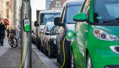 Bollo auto 2026, esenzioni in arrivo. Reddito basso e veicoli elettrici o ibridi: chi non paga