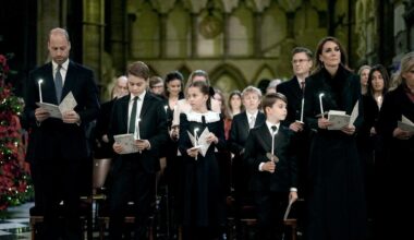 il look (già indossato nel 2020), la cerimonia e gli ospiti