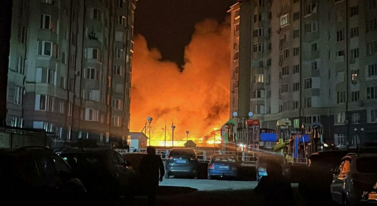 Ucraina, attacco russo su Kiev con missili ipersonici e droni, jet polacchi in volo. Zelensky, lunedì prossimo visita in Regno Unito