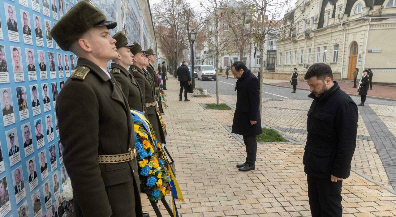 Guerra Ucraina. Zelensky parla con Witkoff, lunedì sarà a Londra. Maxi attacco russo su Kiev, lanciati oltre 650 droni