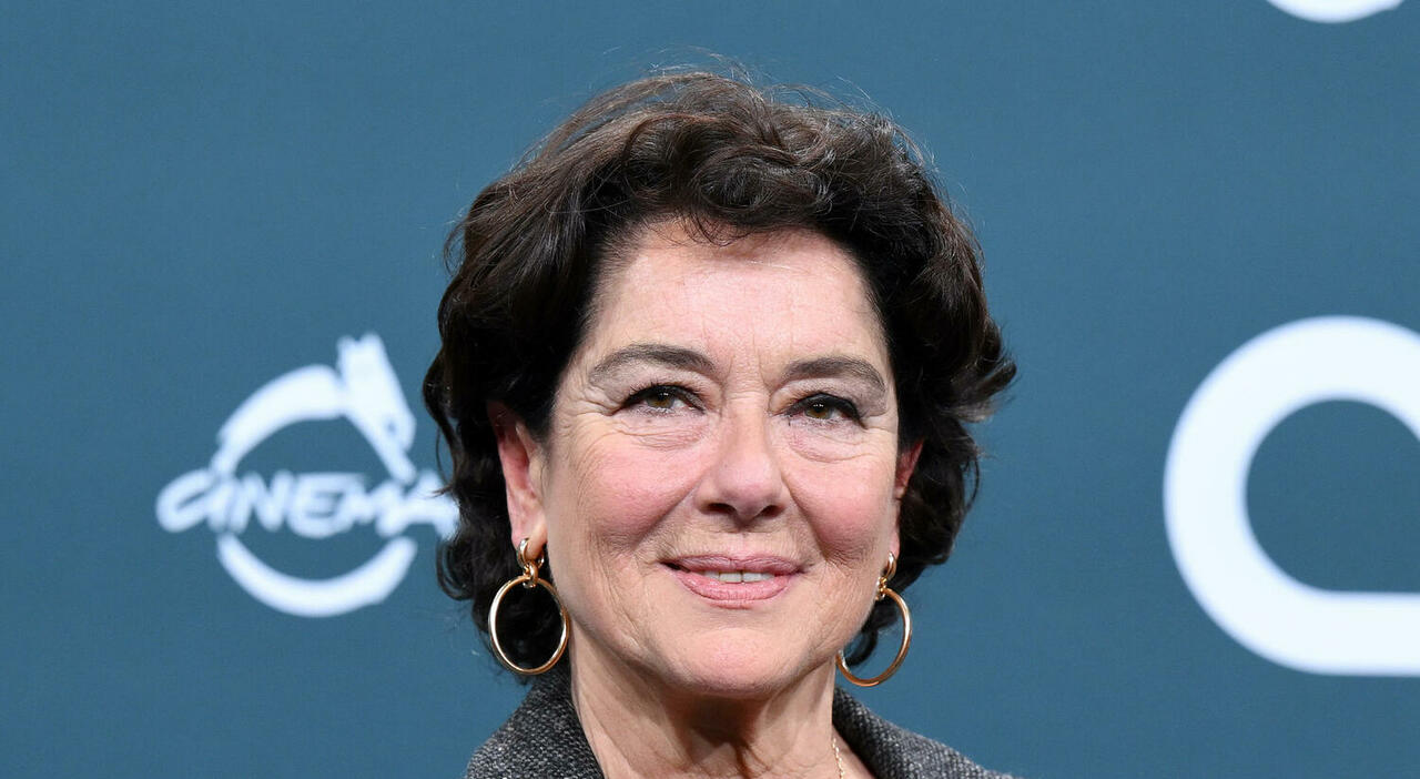 Monica Guerritore a Verissimo: la malattia, il rapporto con le figlie e la storia d'amore con Zaccaria «Lui è più geloso, non ha visto... - Il Messaggero