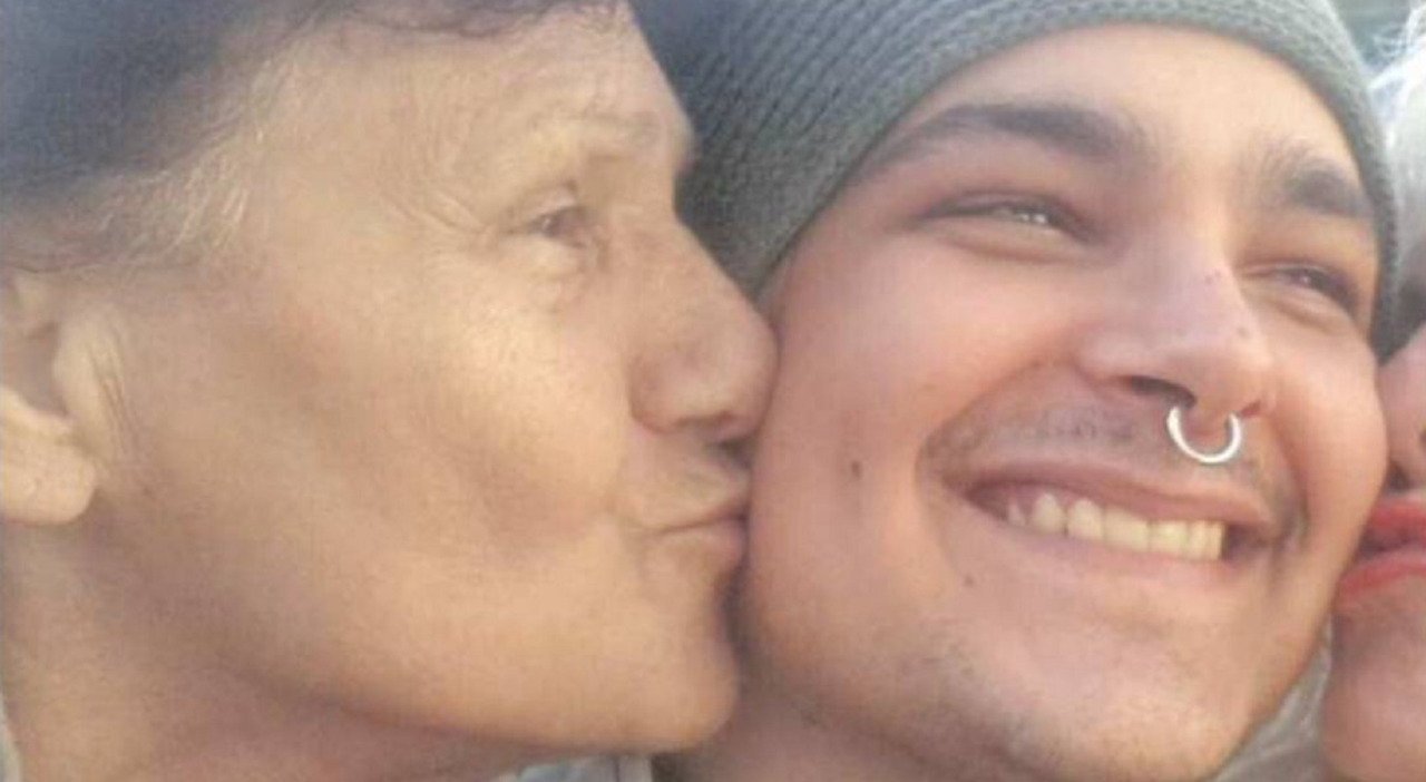 Acilia, uccide la nonna a martellate e poi cerca di scappare in metro. «Sono anni che vengo maltrattato»