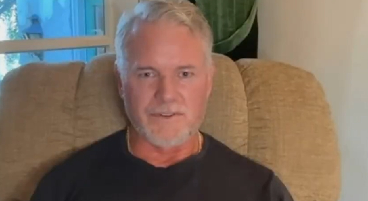 «Non ho motivi per essere positivo». L'attore ha perso il controllo di un braccio