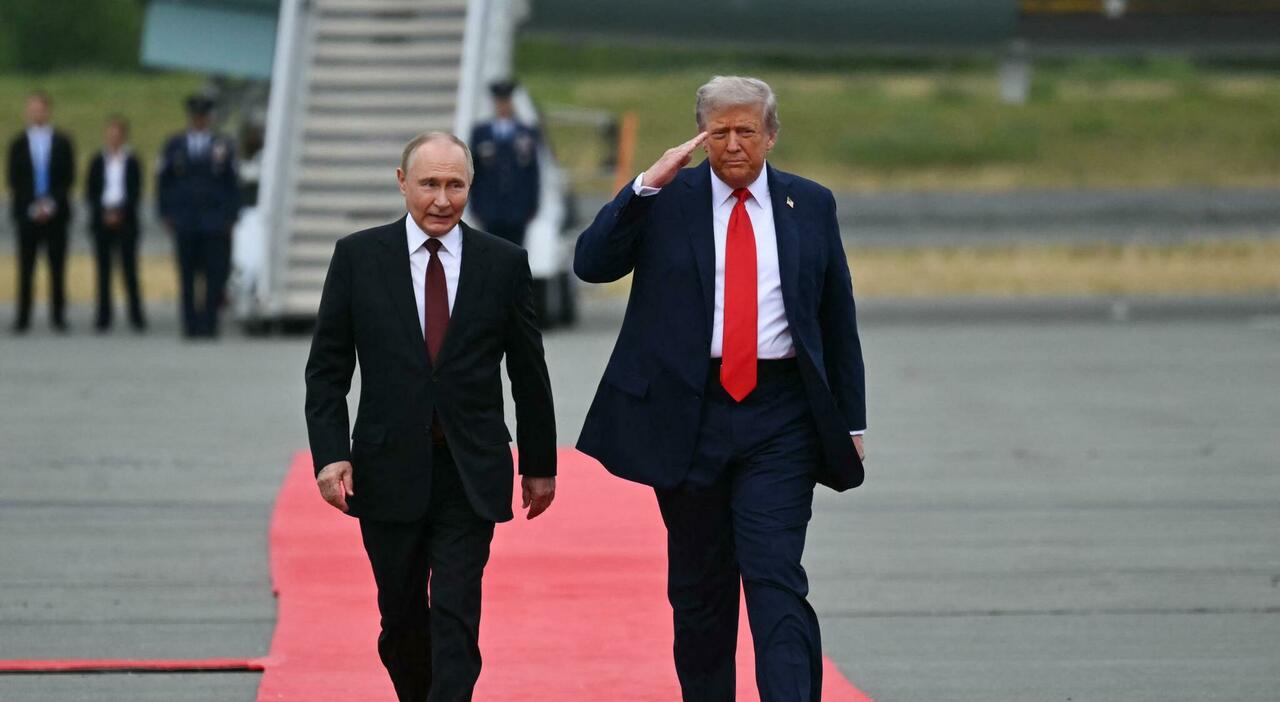 epa02967634 Protestors wave painted US and Europe flags during the demonstration