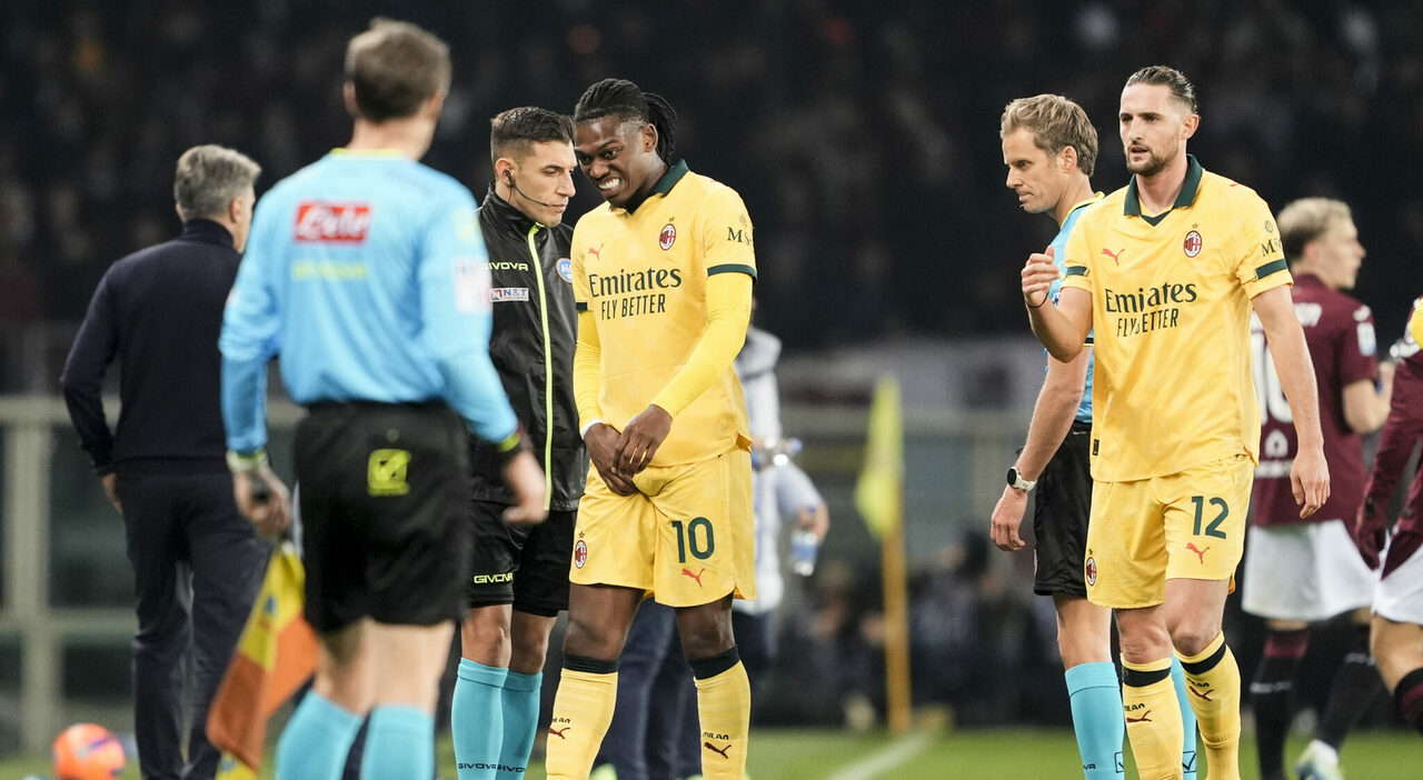 Leao, infortunio all'adduttore: quante partite può saltare, il rischio Supercoppa e gli altri casi simili in Serie A - Il Messaggero