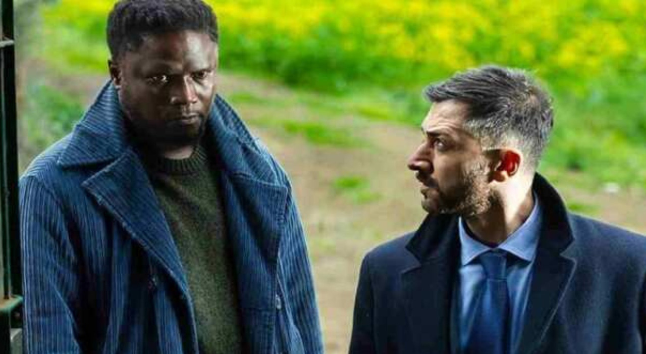 Un posto al sole, anticipazioni dal 15 al 19 dicembre: Okoro torna e Gennaro va nel panico, mentre Viola ed Eugenio si riavvicinano - Il Messaggero