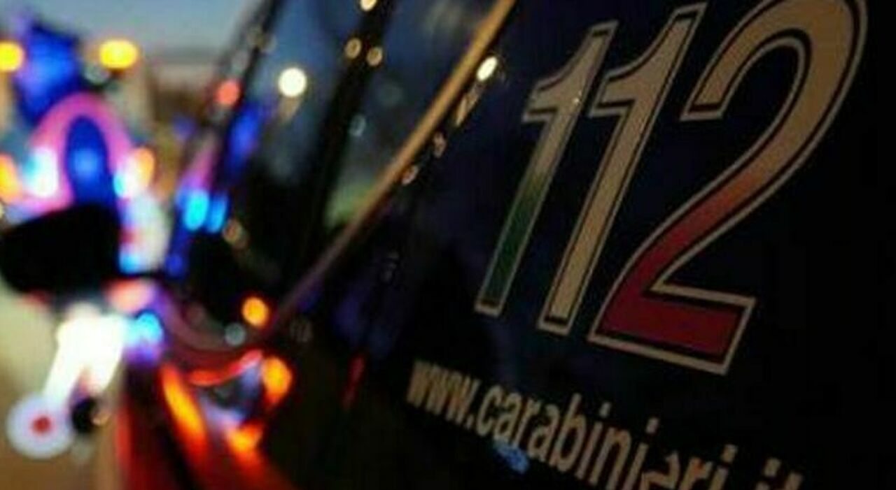 Melito, litiga con l'ex e poi investe i suoceri fuori dalla caserma: arrestato 19enne