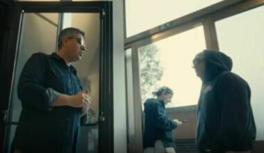 Geolier canta un inedito di Pino Daniele: «Tutto è possibile»