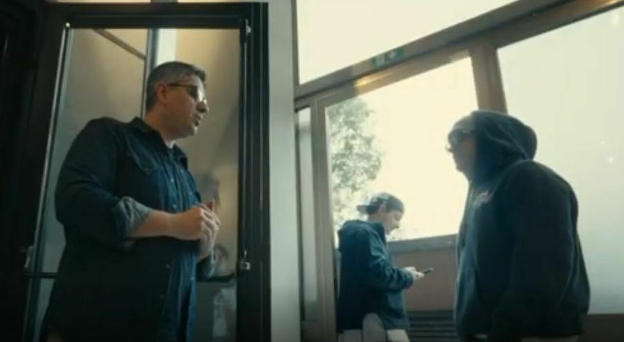 Geolier canta un inedito di Pino Daniele: «Tutto è possibile»