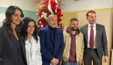 Napoli, l’ex capitano Lorenzo Insigne in visita ai piccoli pazienti del Santobono Pausilipon