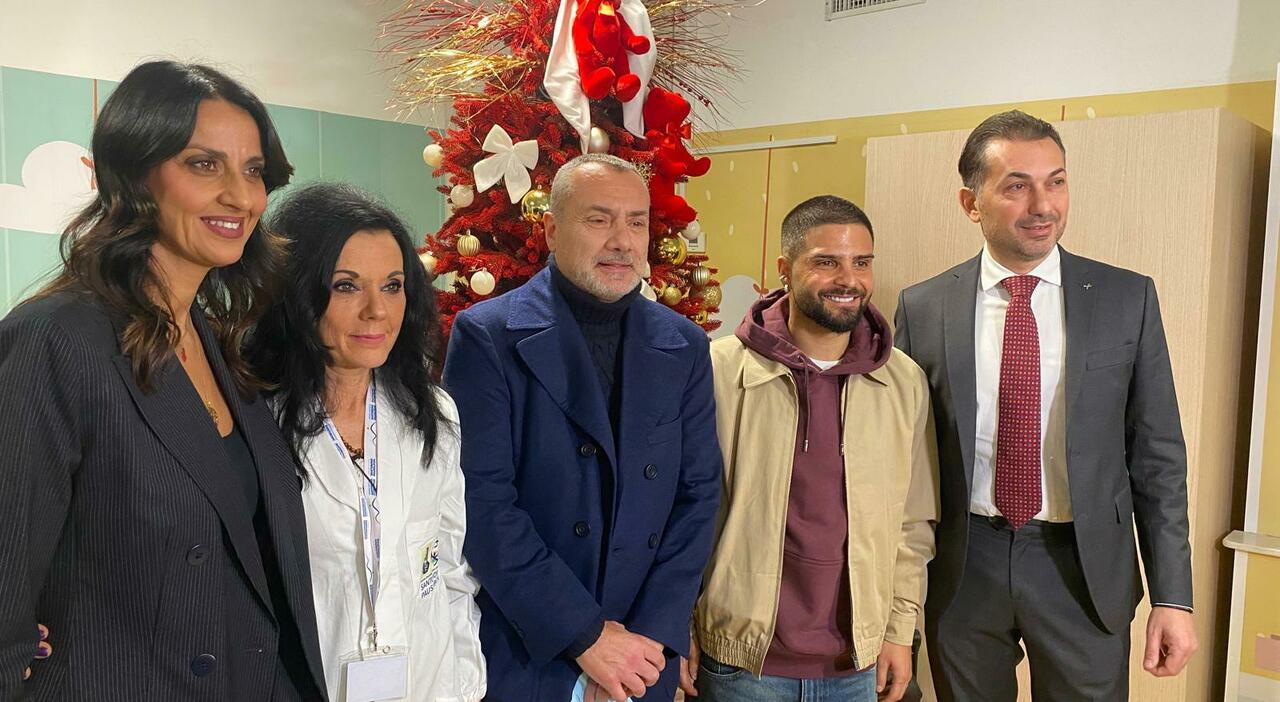 Napoli, l’ex capitano Lorenzo Insigne in visita ai piccoli pazienti del Santobono Pausilipon