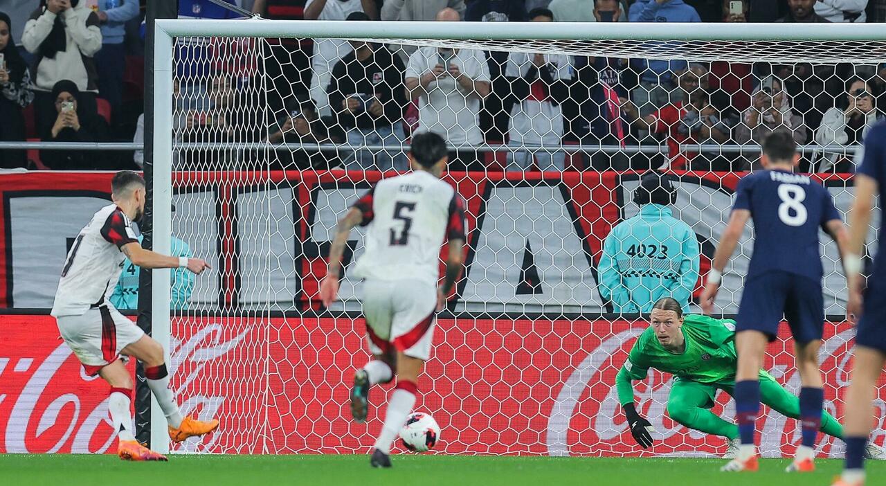 decisivi i 4 parati da Safonov